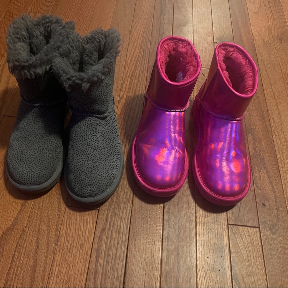 (2) Pair of gently used Uggs.  Size 7